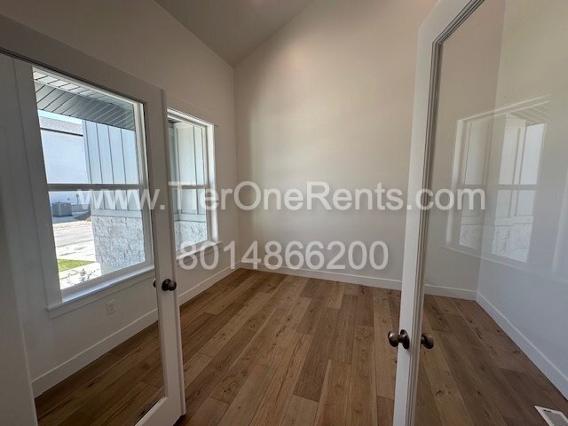 Building Photo - This property offers a NO DEPOSIT option a...