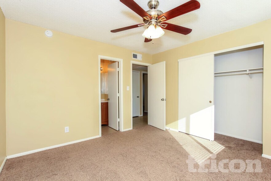 Building Photo - 1949 W Chipman Rd