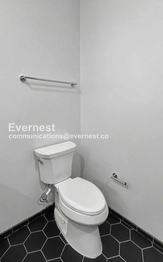 Building Photo - 500 Merritt Ave