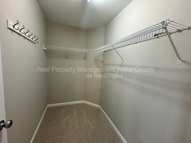 Building Photo - 1413 Crimson Creek Dr