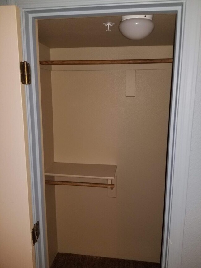 Building Photo - Beautifully Upgraded West-Flagstaff 1bd/1ba Condo in The Arbors Near NAU/CCC- Students OK!!! NO P...