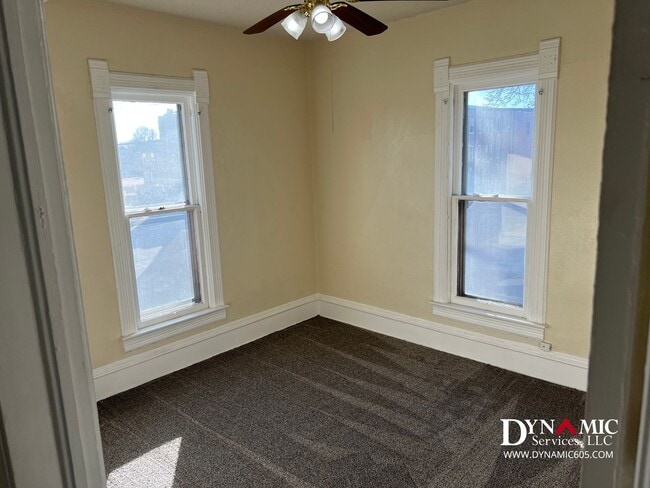 Building Photo - Remodeled 3 Bed / 1 Bath Remodeled Queen Anne Duplex – Downtown Sioux Falls