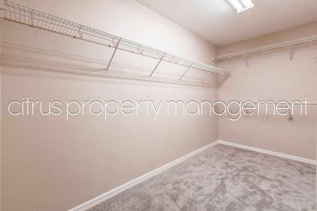 Building Photo - Spacious 4/3 in Independence Available Now!