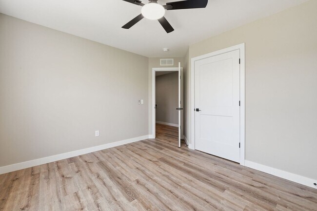 Building Photo - 4728 Walworth Ave