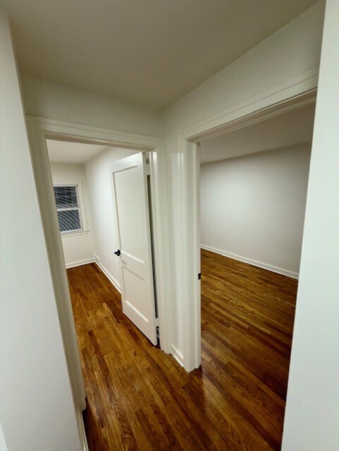 Building Photo - 352 S 25th St