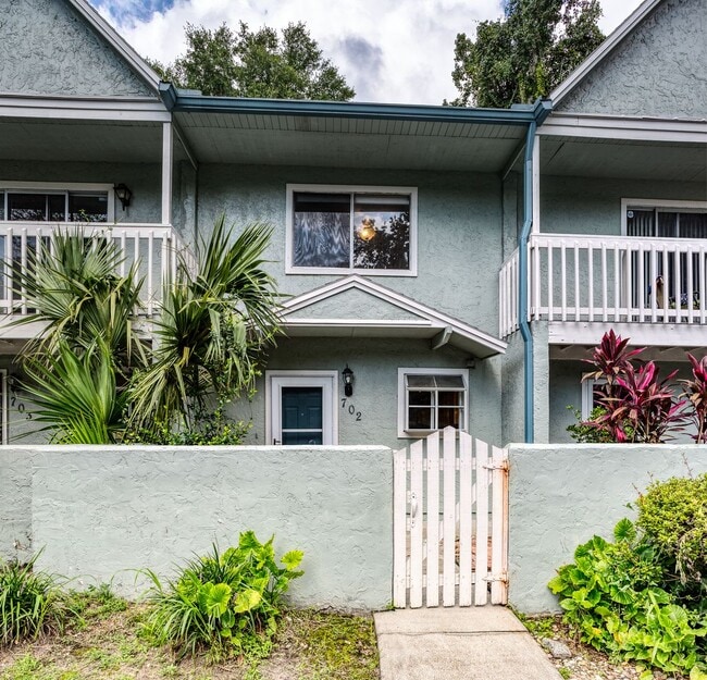 Building Photo - 2 Bedroom, 2.5 Bath Townhome In SW Pickwick Park