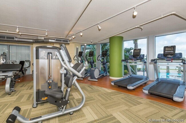 Building Photo - 2681 N Flamingo Rd