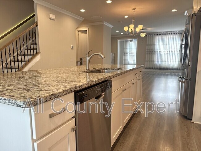 Building Photo - 1529 Huntwood Ct