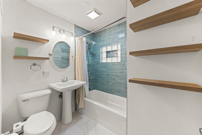 Building Photo - 2852 Scott St