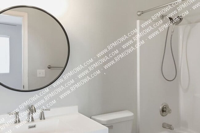 Building Photo - 4025 SE 25th St