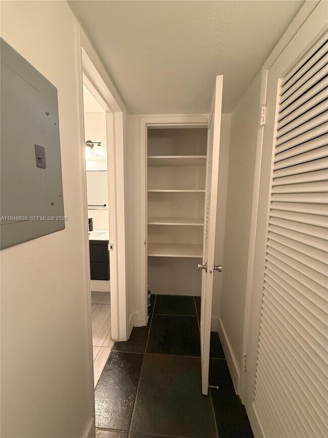 Building Photo - 1631 NE 114th St