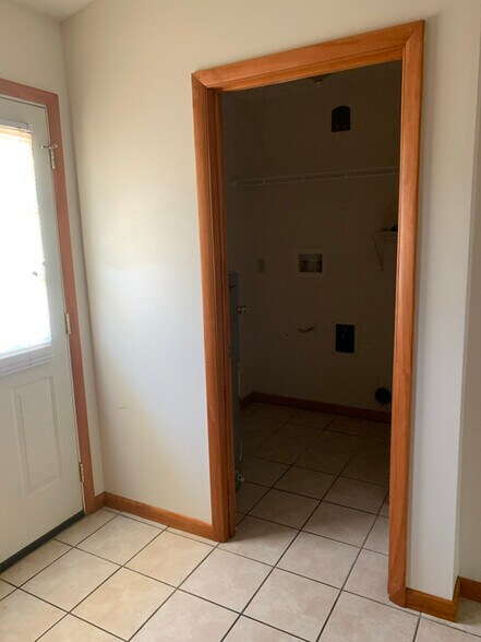 Building Photo - 185 Gullion Ln