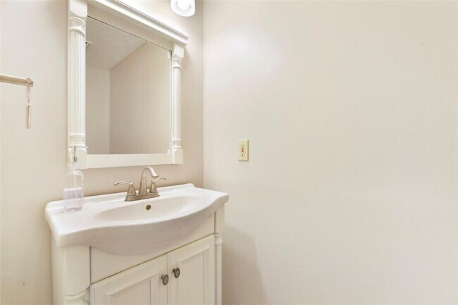 Building Photo - 1407 Quiet Green Ct