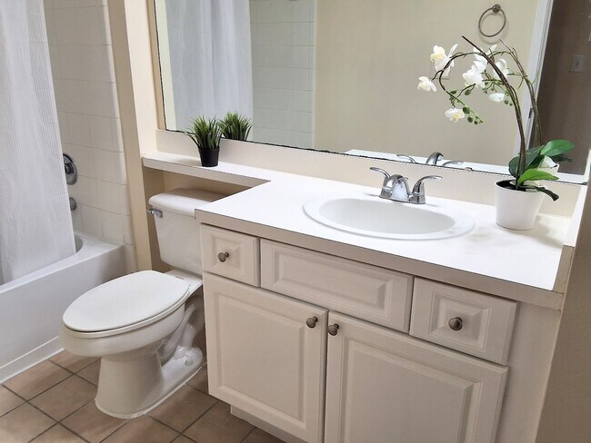 Building Photo - Beautiful WATER VIEW 3 bedroom, 2 bathroom...