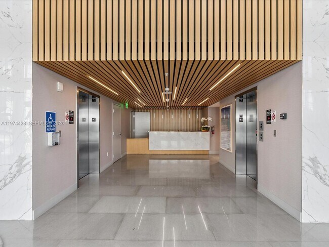 Building Photo - 9521 E Bay Harbor Dr