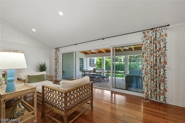 Building Photo - 92 10th Ave S