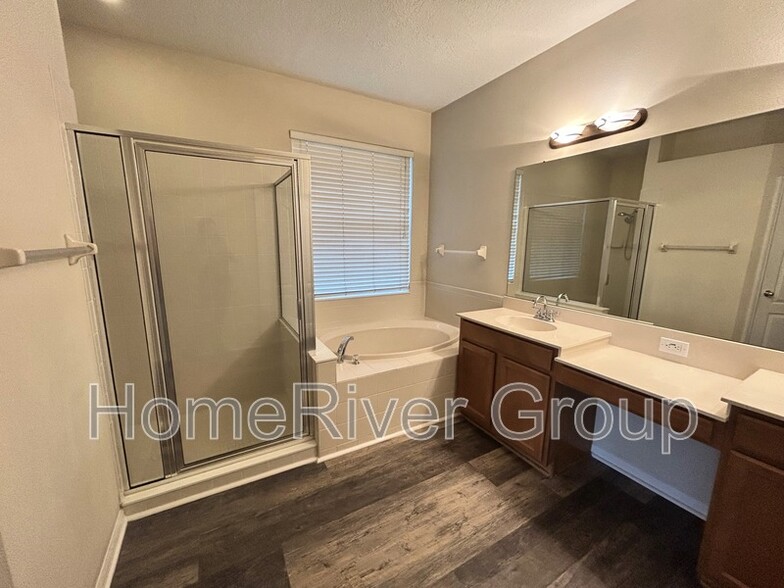 Building Photo - 5221 Clover Mist Dr