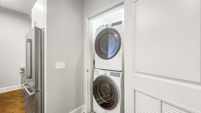 Building Photo - 850 N Lake Shore Dr