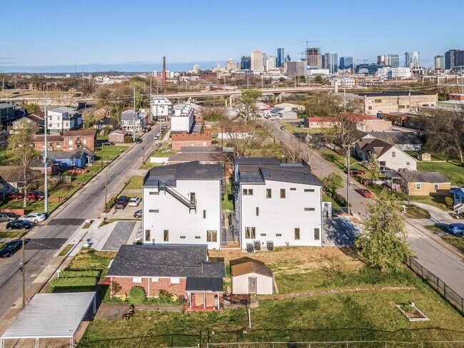 Building Photo - Stunning 4 Bedroom, 3.5 Bath Luxury Home in Nashville