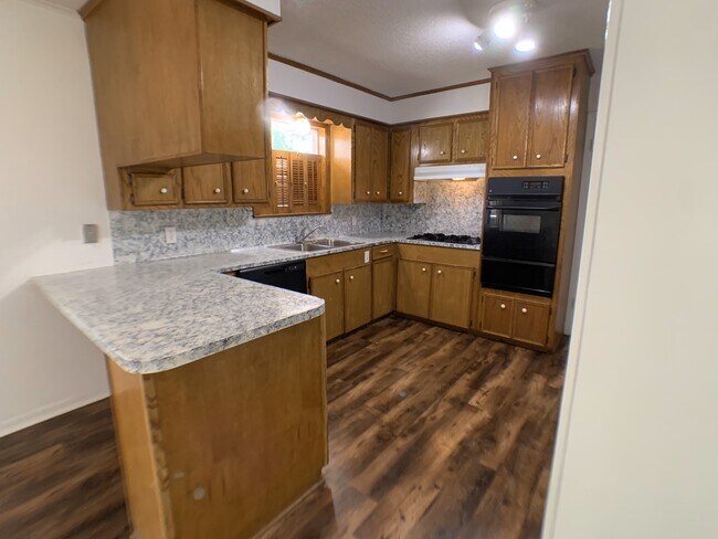 Building Photo - 707 N Lane Wells Dr