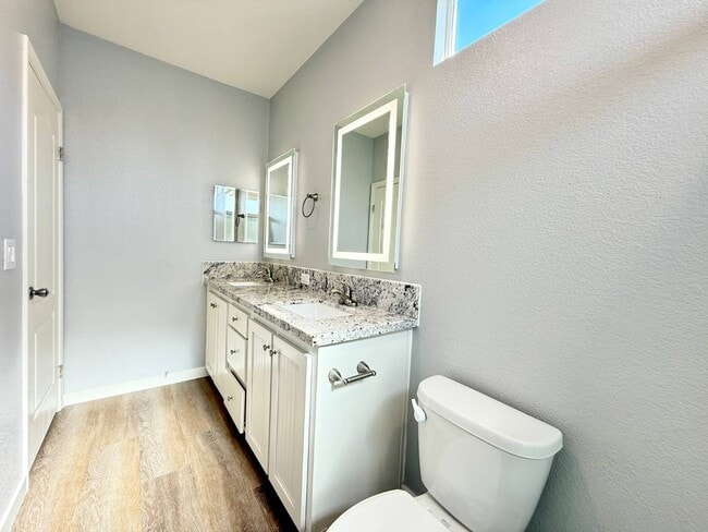 Building Photo - 80 Huntington St