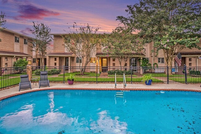 Building Photo - 2330 Lakewood Yacht Club Dr
