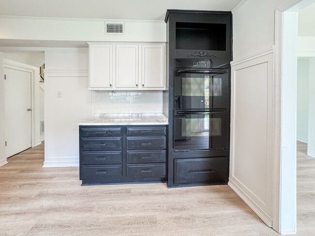 Building Photo - COME MEET YOUR NEW HOME IN KINGS GRANT!