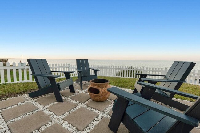 Building Photo - 108 Las Joyas Blvd