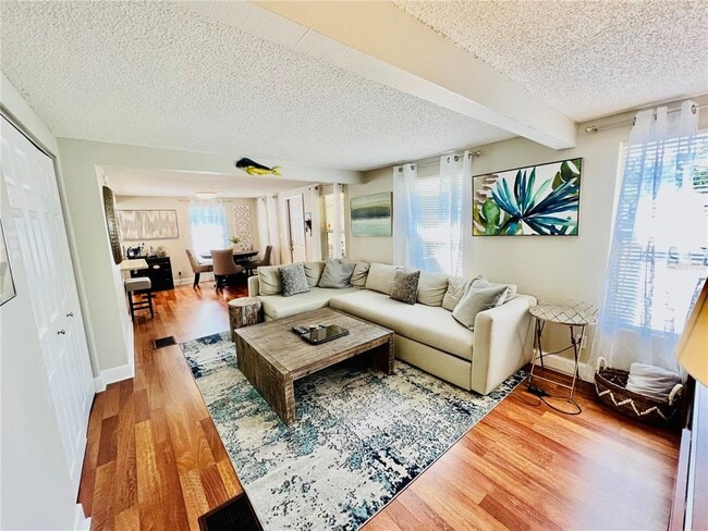 Building Photo - 428 Orangewood Dr