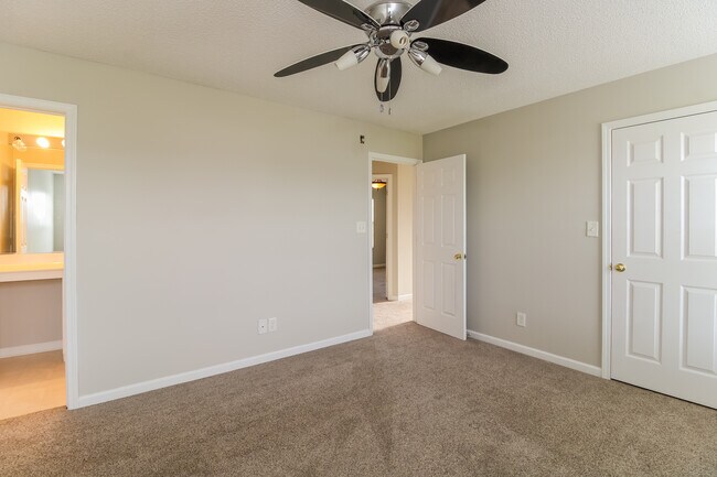 Building Photo - 1225 Hampton Park Dr