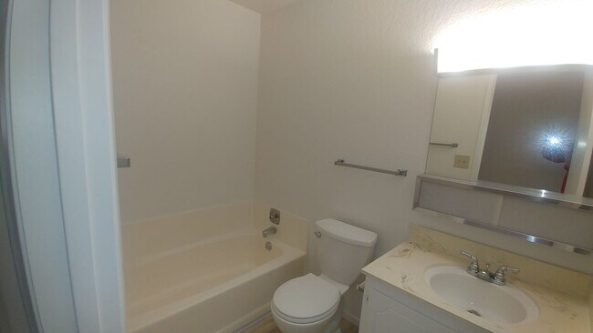 Building Photo - House: 3 Bedroom / 2 Bathroom - Loomis  (COMING SOON!!)