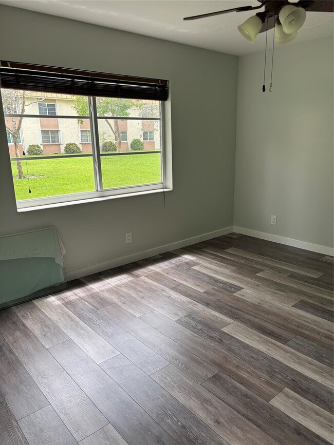 Building Photo - 9 NE 19th Ct