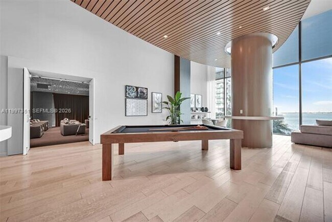 Building Photo - 460 NE 28th St