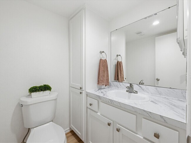 Building Photo - 2120 Wilcrest Dr