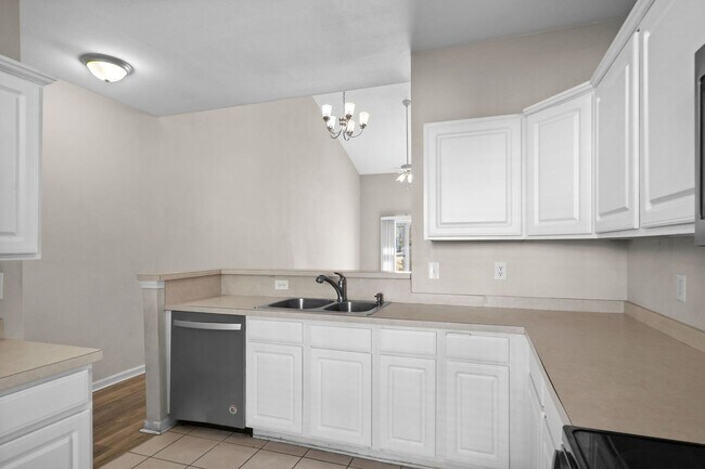 Building Photo - 3BR Townhome Carolina Forest – GREAT PRICE - Community Pool/Lake View