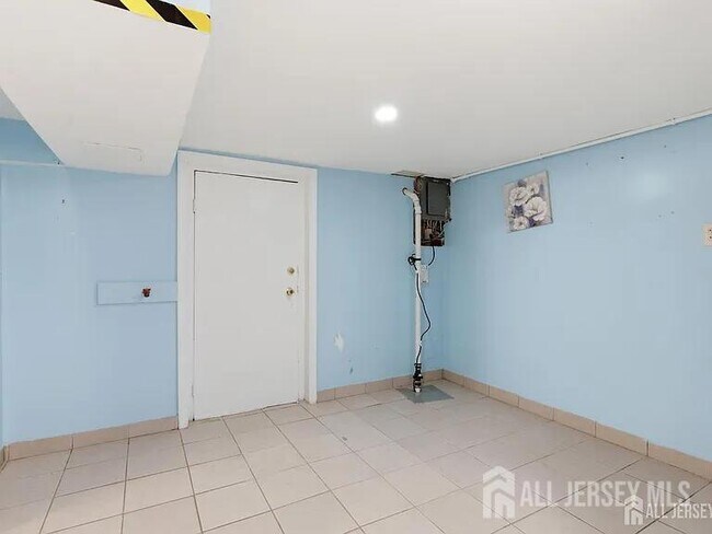 Building Photo - 25 Langley Pl