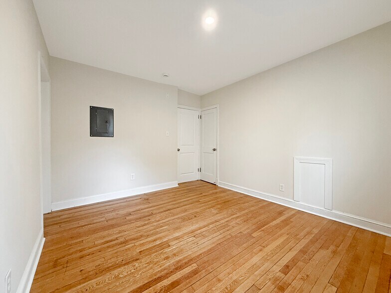 Building Photo - 4800 3rd St NW