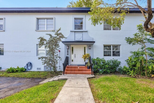 Building Photo - 7910 SW 55th Ave