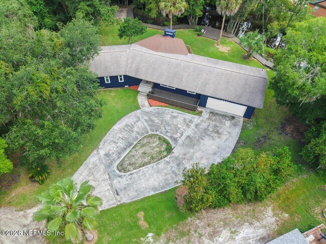 Building Photo - 2421 Dogwood Ln