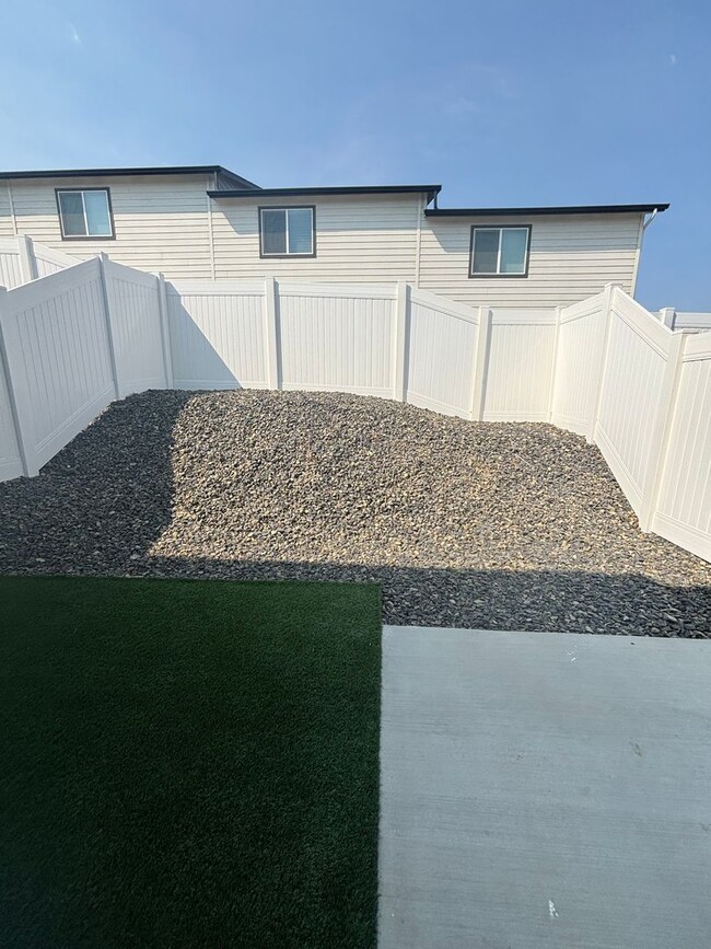 Building Photo - ? Ready for move in and will work with low...