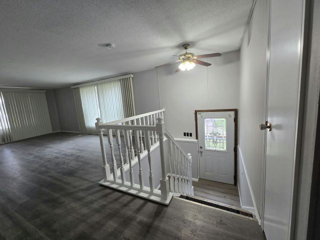 Building Photo - 406 Viking Terrace