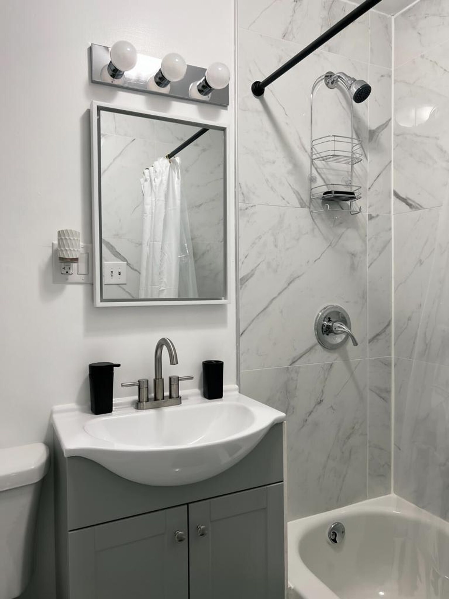 Building Photo - 508 Elm St