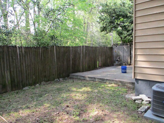 Building Photo - Updated townhome in West Augusta