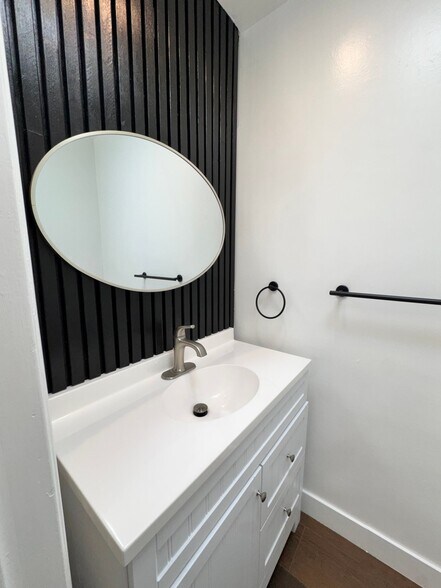 Building Photo - 1551 S Sherbourne Dr