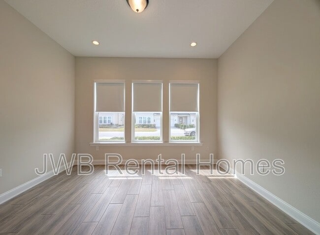 Building Photo - 75 Carousel Dr