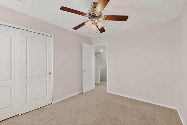 Building Photo - 2713 Violeta Cir SE