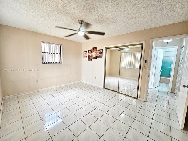 Building Photo - 4596 E 8th Ct