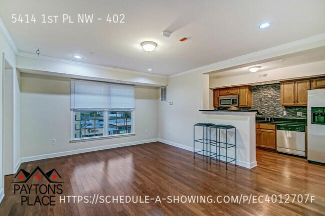 Building Photo - Spacious Condo with Parking