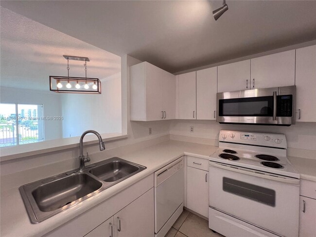 Building Photo - 50 Menores Ave