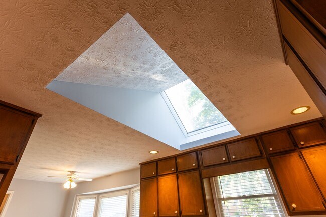 Building Photo - 3301 Sams Way SE